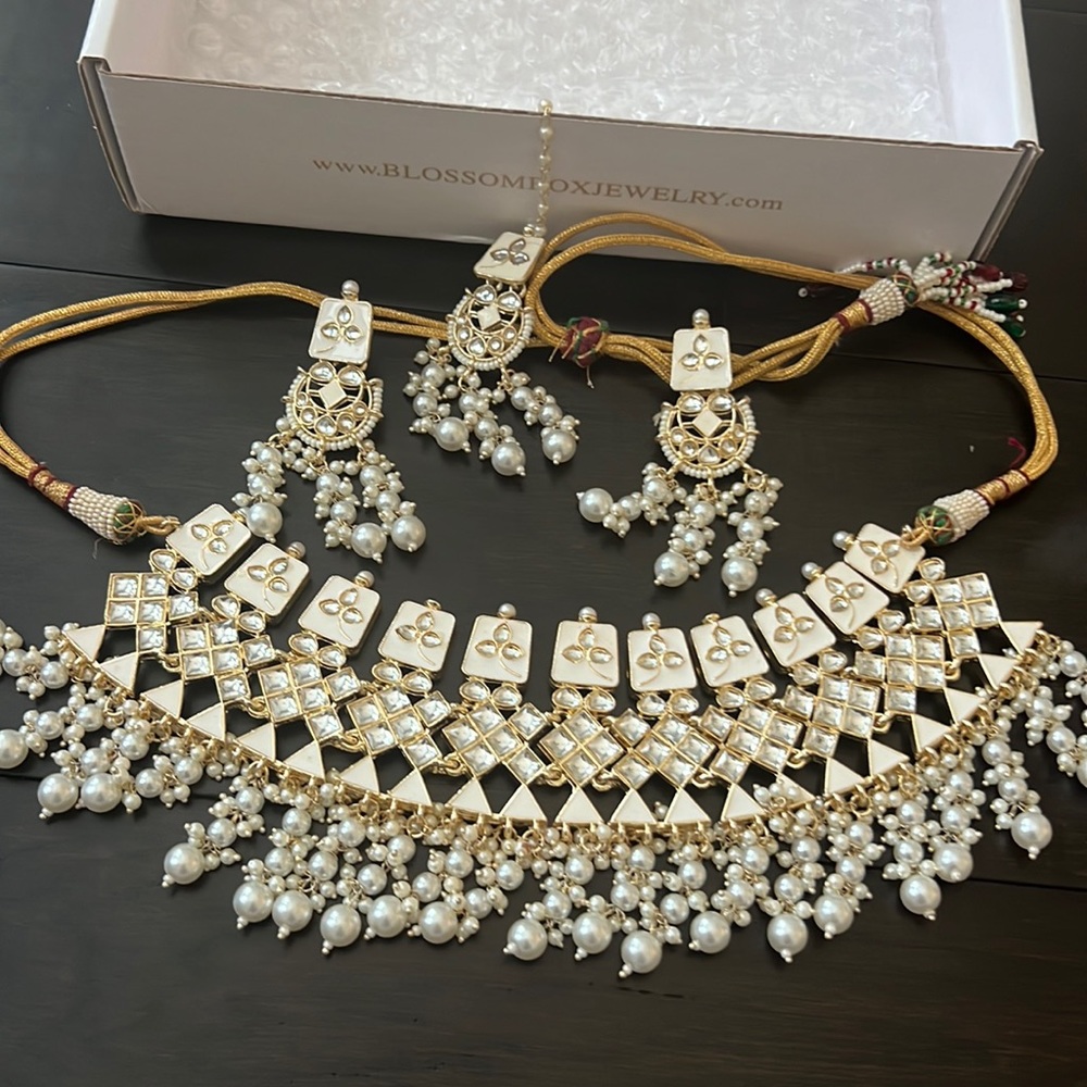 3 piece pearls set (necklace earrings and maang tikka)